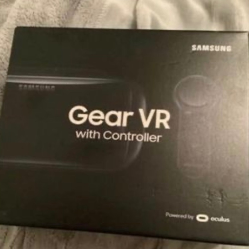 Samsung gear VR with controller powered by oculus